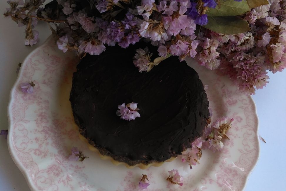 Receta de tarta de café chai con cobertura de chocolate 100%
