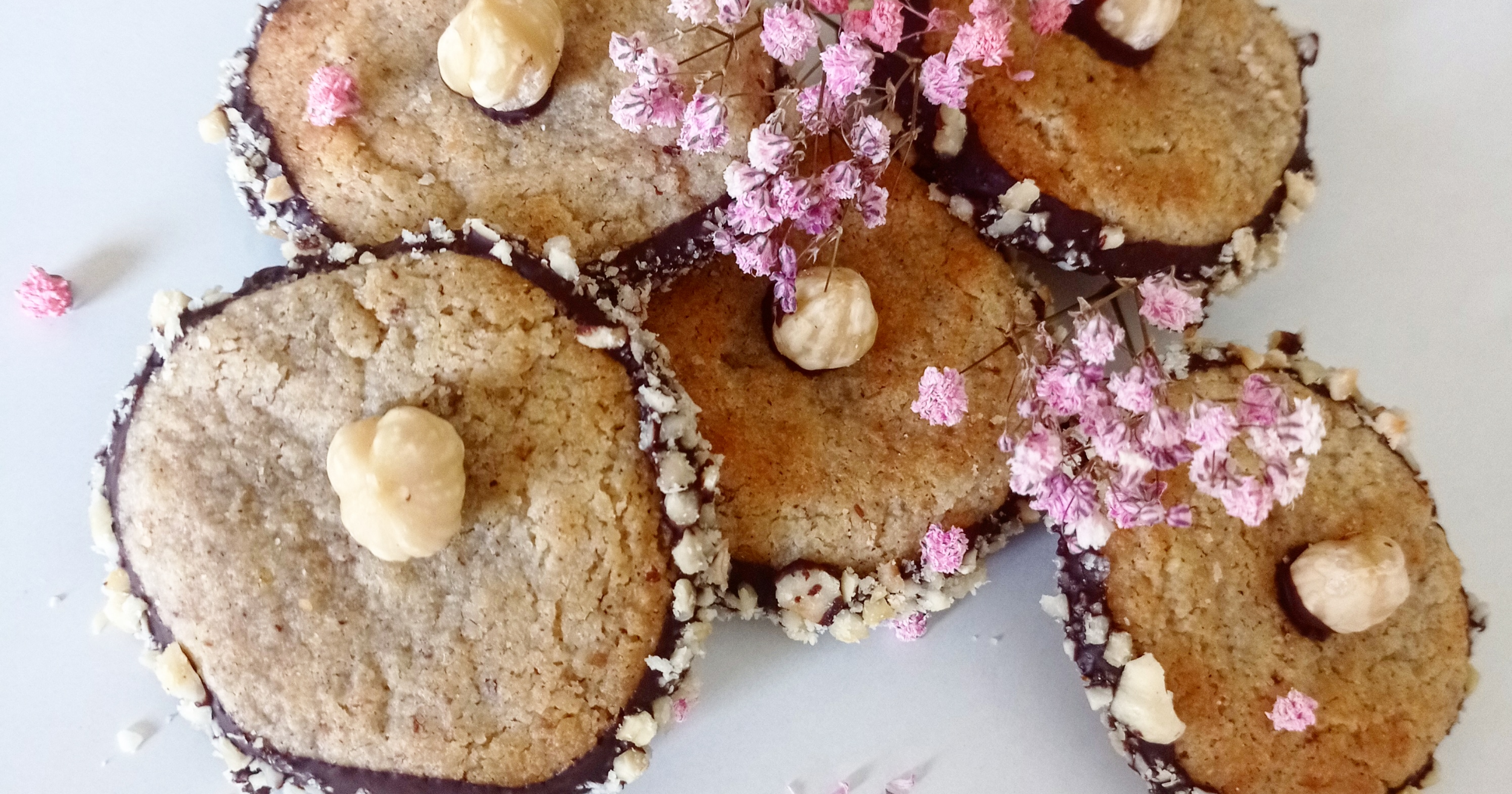 Receta de galletas de avellana con borde de chocolate
