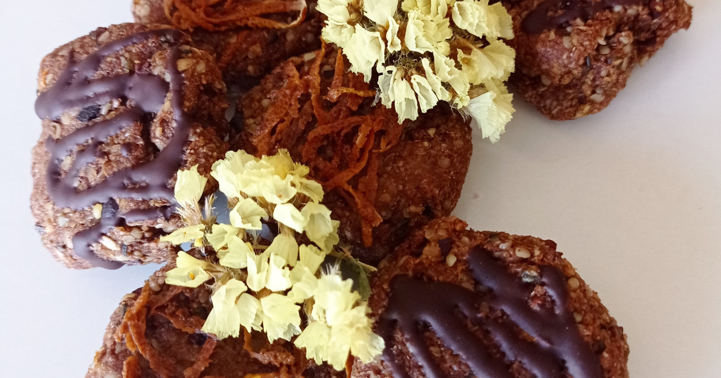 Receta de galletas de lino y cacao con canela y naranja