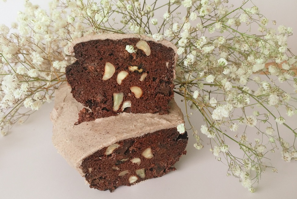 Receta de bizcocho de cacao, canela y naranja con frutos secos