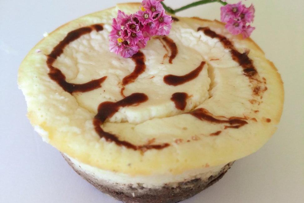Receta de cheesecake sin cheese con base de brownie chai